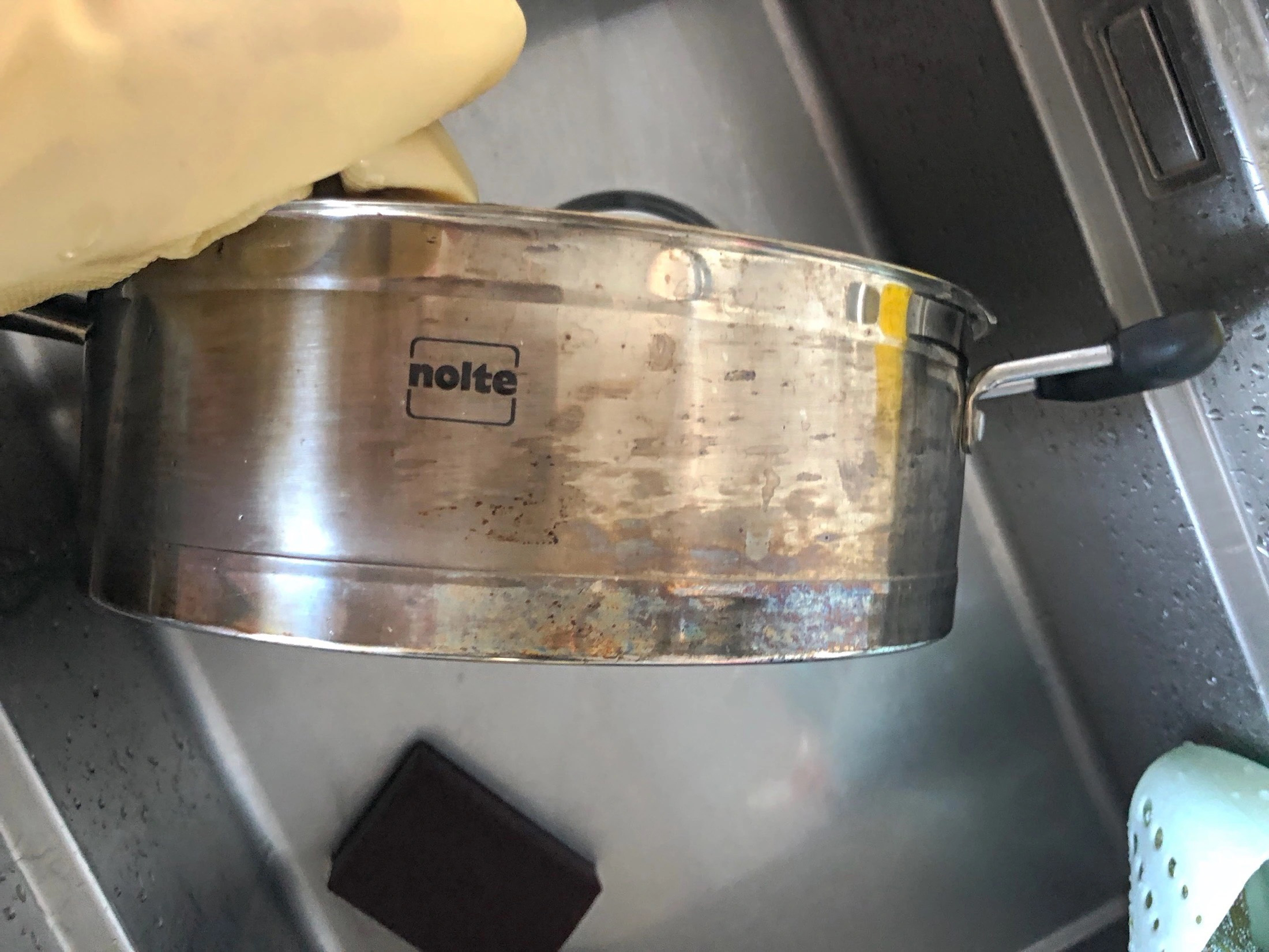 锅底用久了变黑怎样清洗,锅底黑垢不要用钢丝球擦