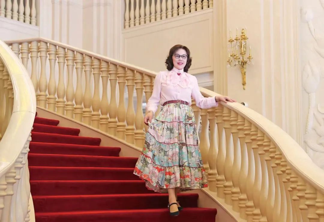 新昌万丰集团董事长陈爱莲照片,万丰集团董事长陈爱莲浙商