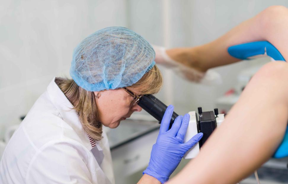 外阴特别肥大怎么回事,女生阴道有什么症状要注意身体