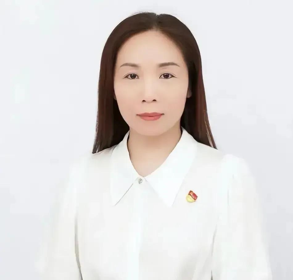 郑州网红女书记回应争议“丢分”！网友：格局太小，不该委罪于人