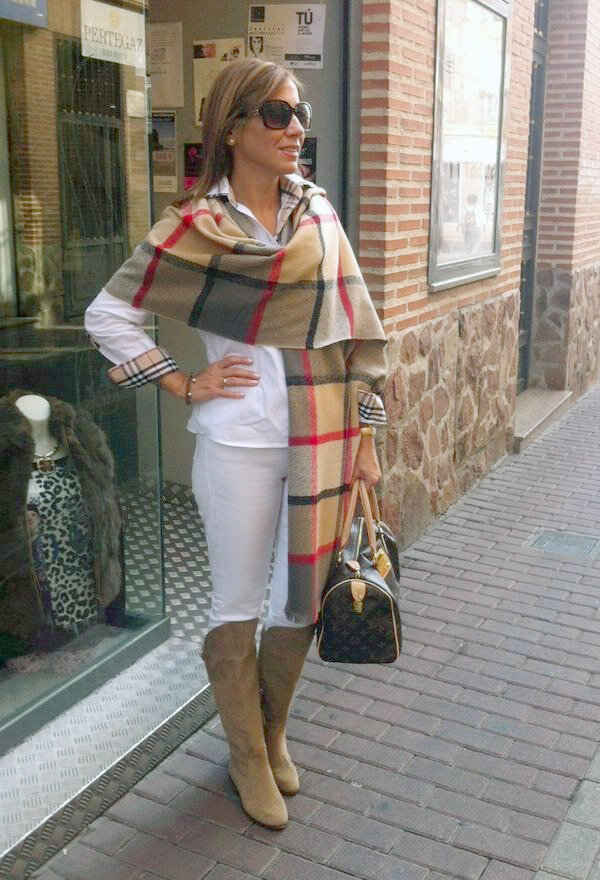 如果您的服装对您来说似乎无味，请用披肩装饰它们