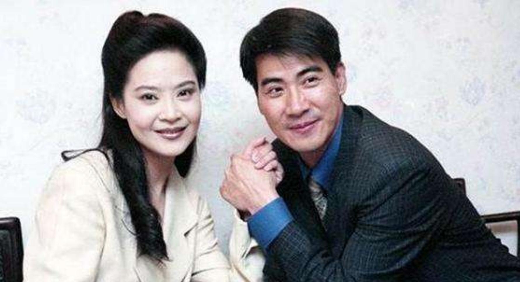 “最美婉君”与丈夫恋爱10年，生一双儿女，今58岁的她怎样了？