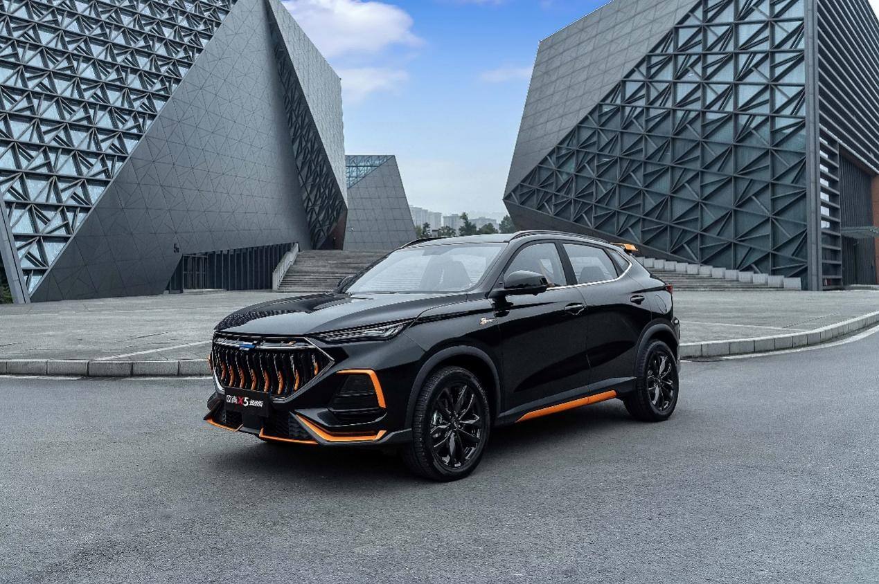 平价省油好看的车10万以内,2022款最省油的紧凑型suv10万内落地