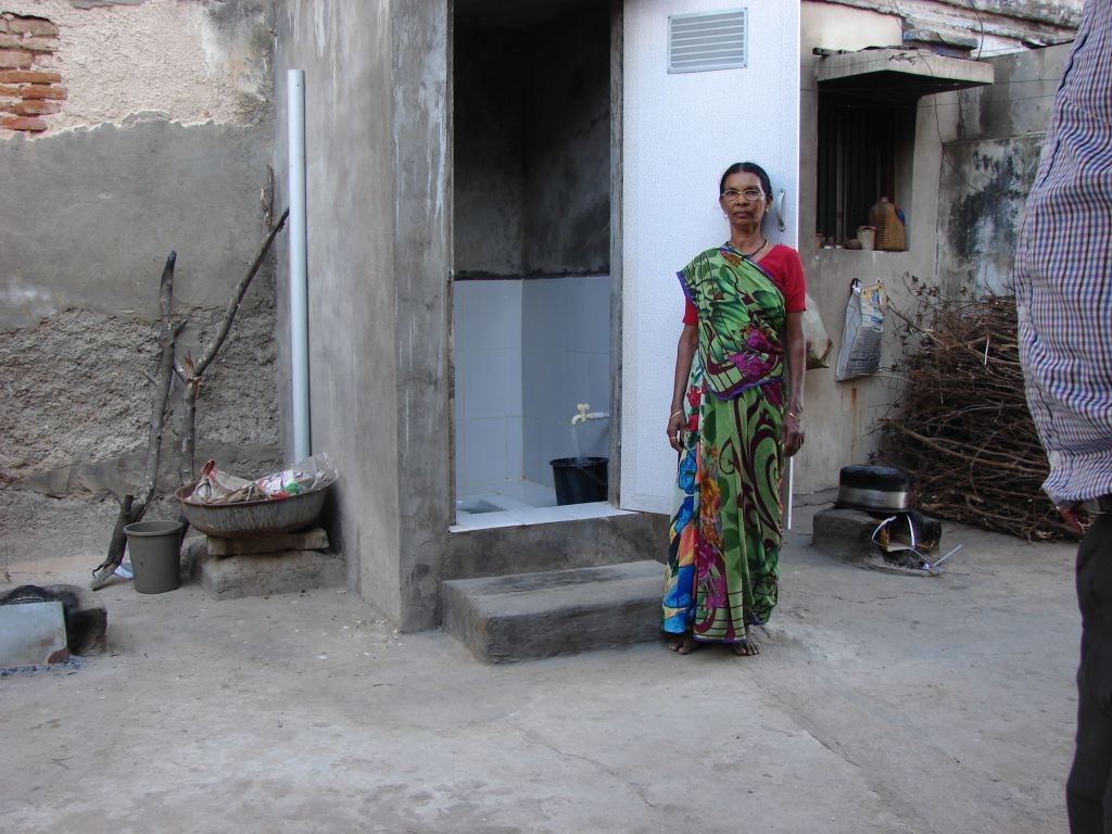 印度为什么随地大小便,印度人为什么上厕所不拿纸巾呢