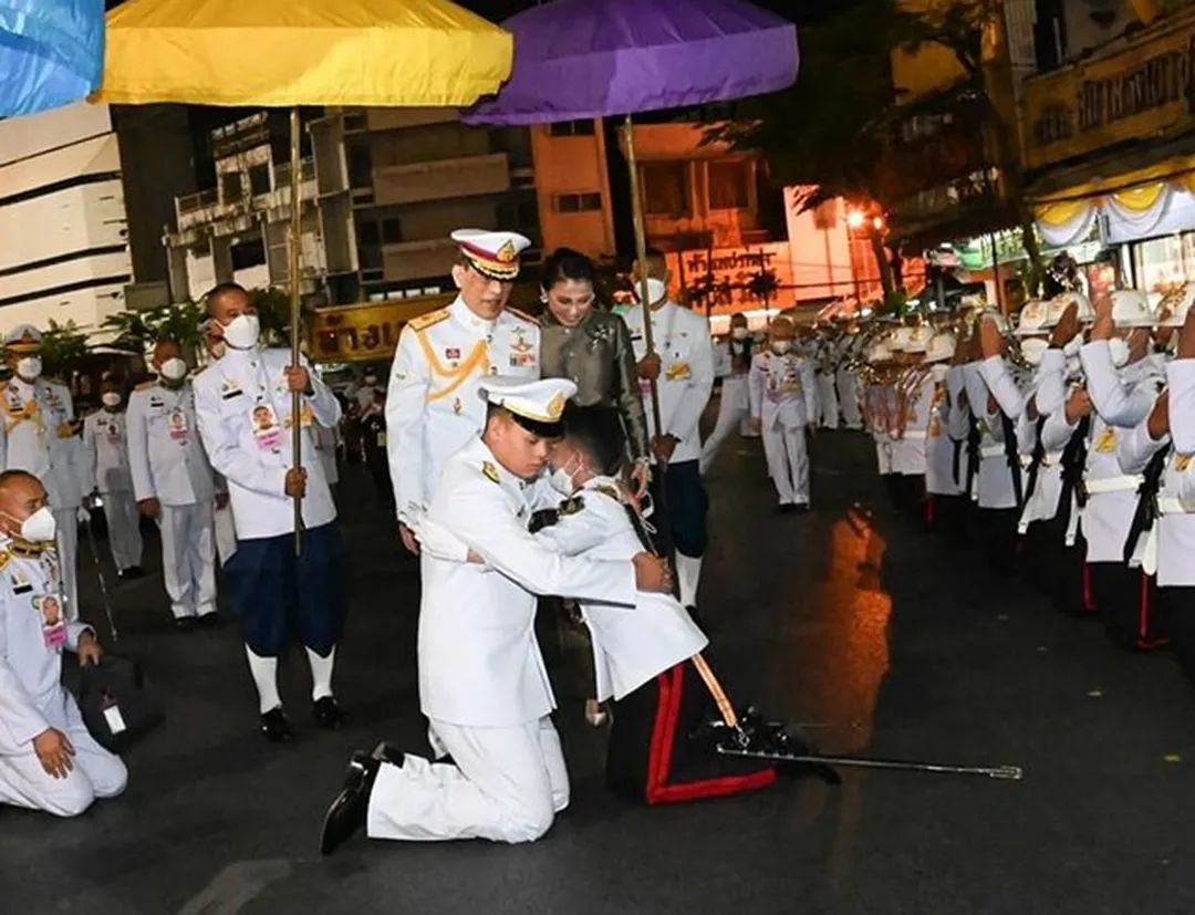 帕查拉和提帮功姐弟情深，相差27岁毫无代沟，相互拥抱感动千万人