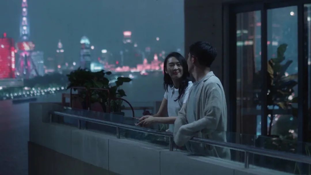 封闭阳台晾衣服养花如何布置,既能养花又可以封的阳台