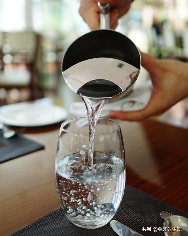 能出热水的净水机到底水质如何,净水机出热水的优缺点