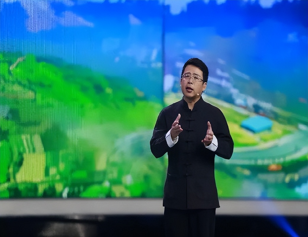 *养包**女大学生，口无遮拦被除名，前央视主持人阿丘现已走向末路