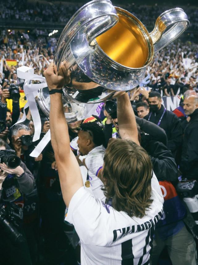 足球有史以来十大最强中场,一举超越哈兰德世界杯纪录