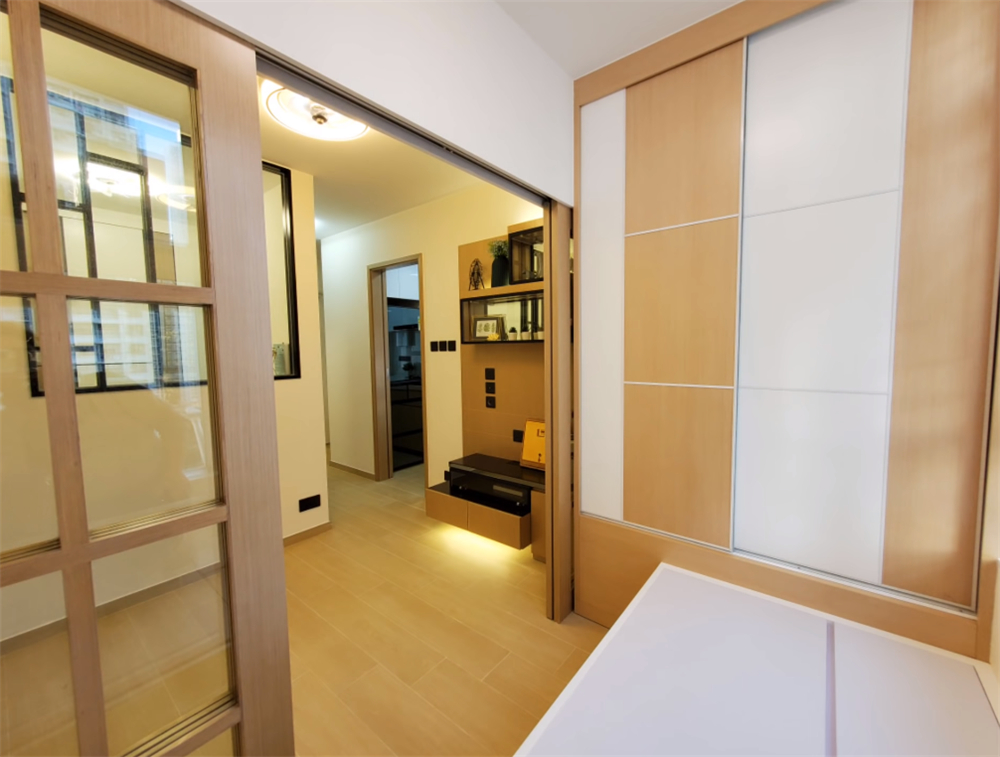 香港蜗居30平米一家三口穷开心,香港一家三口蜗居30平