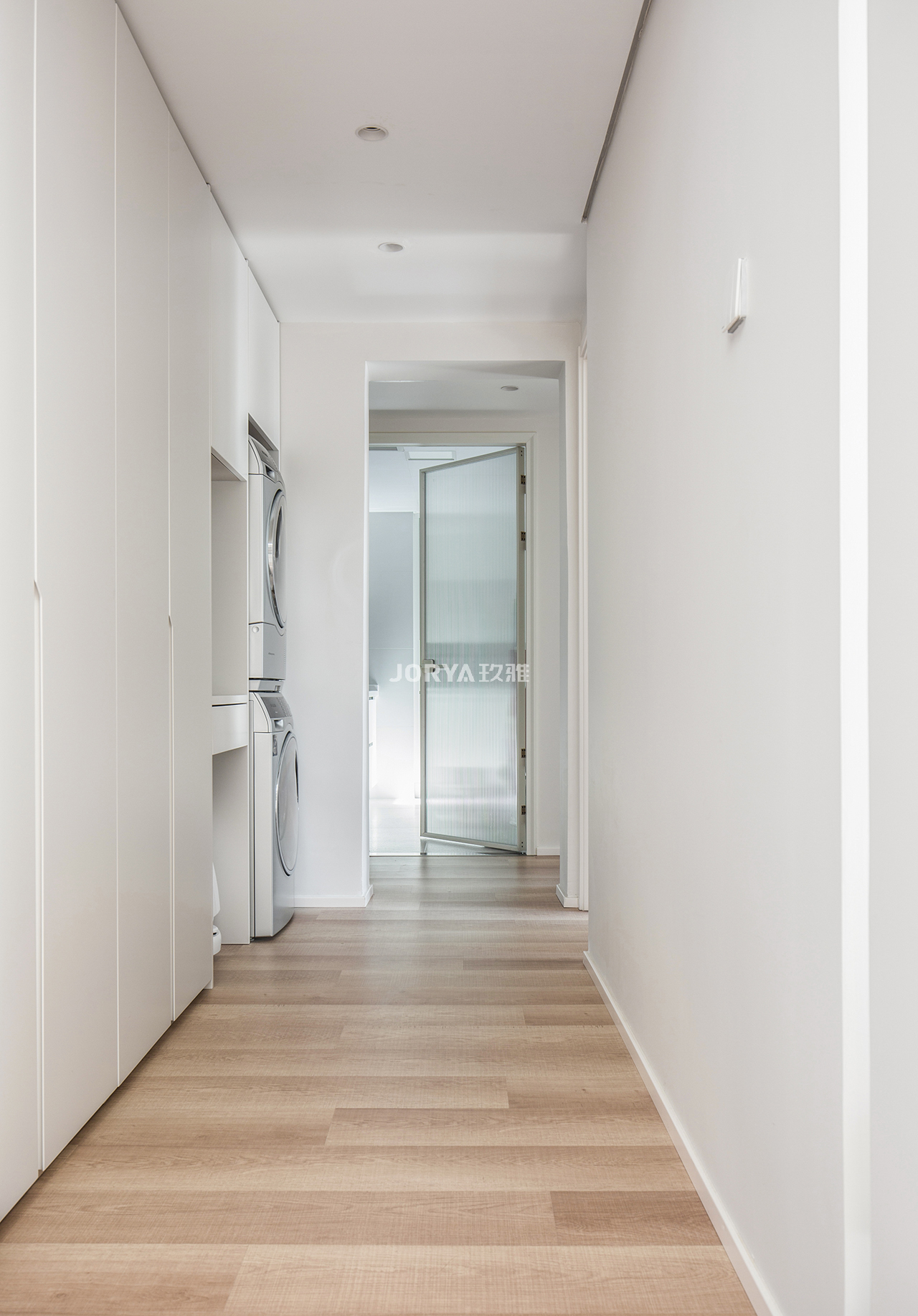 斜坡造型吊顶,斜坡屋顶木板吊顶