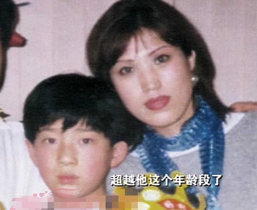 井柏然奶奶养大父母认亲视频,井柏然成为大明星后父母再来认亲