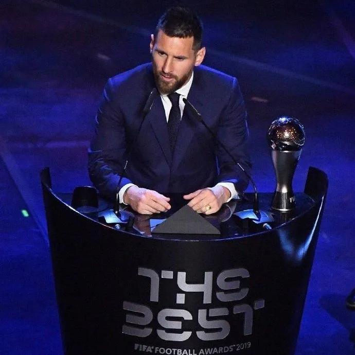 2018年世界足球冠军颁奖典礼,足坛祝贺梅西