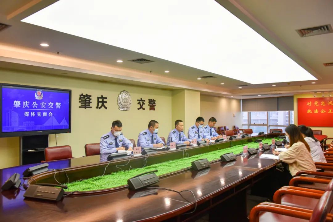 五一假期堵在回家路上,五一路上堵不适合出游