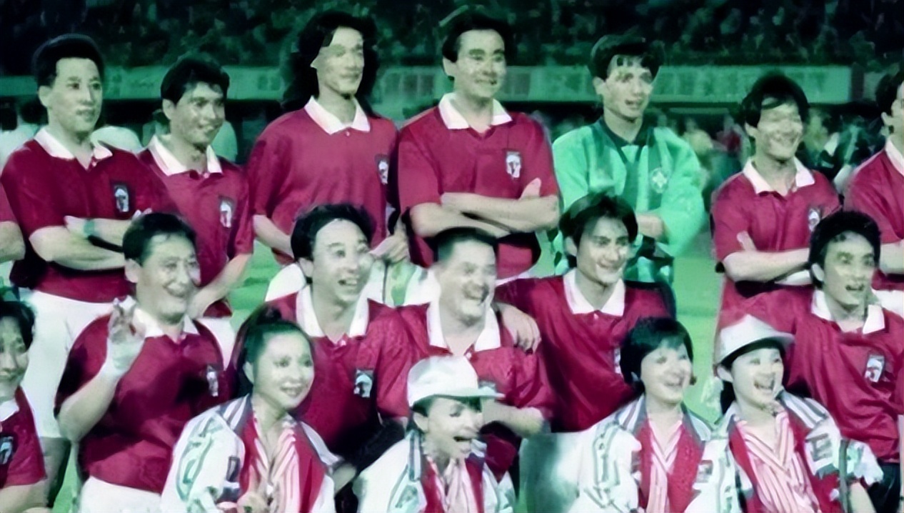 香港足球队黄日华踢人是真的吗,陈百祥对黄日华踢球看法