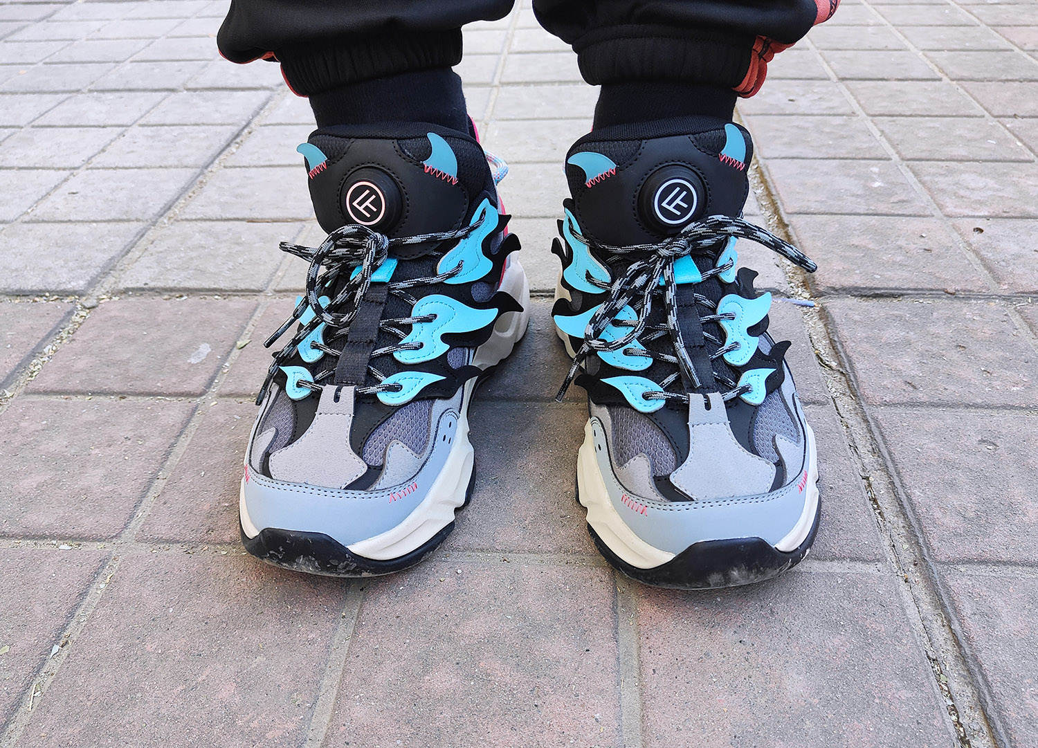 热风银色老爹鞋测评,带电加热鞋