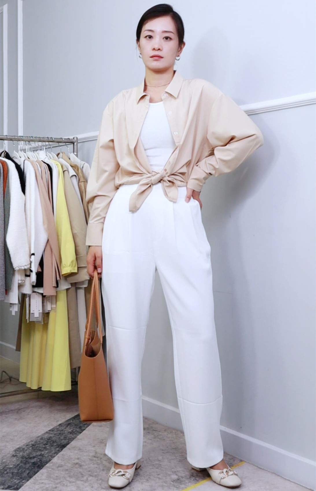 白t恤搭配什么衬衫比较好看,白t恤外面搭配什么样的衬衫