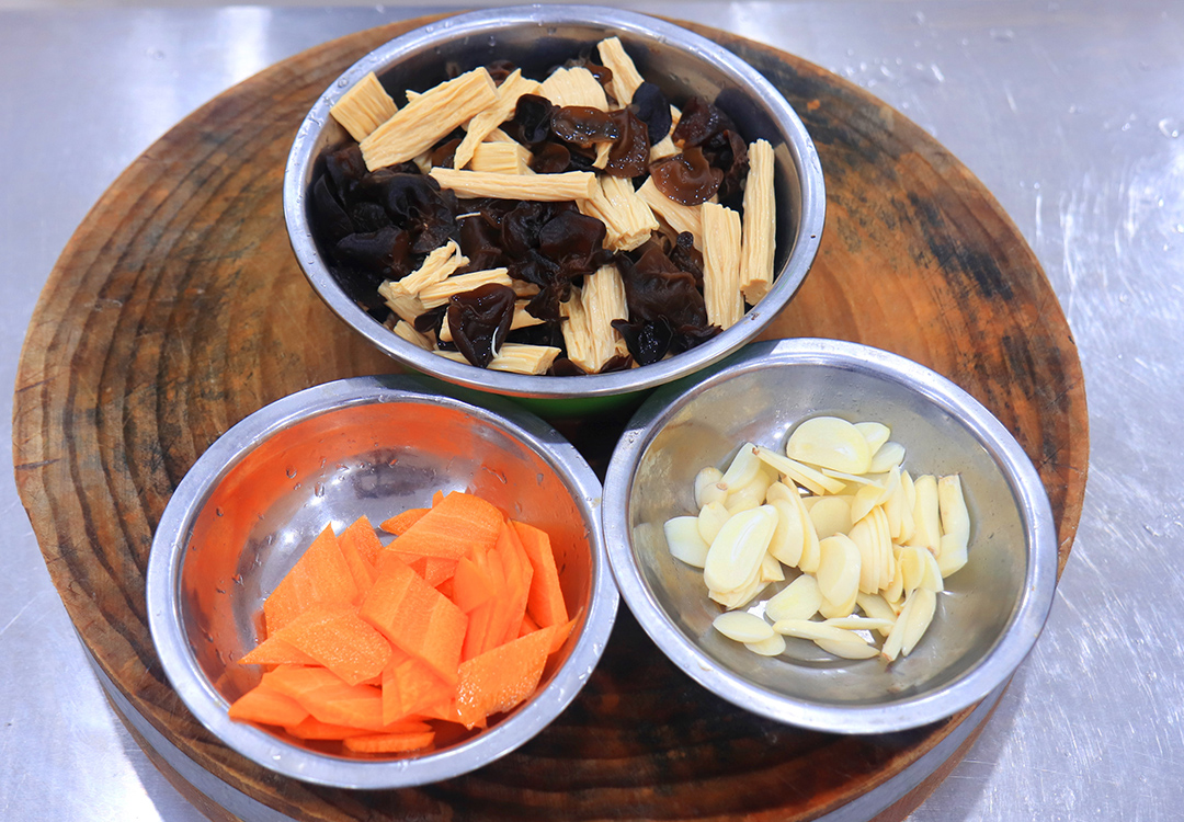 中老年人补钙吃这十种食物最有效,中老年人喝牛奶还是奶粉补钙好