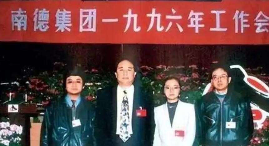 巨骗还是天才？罐头换苏联飞机，三度入狱，76岁坐拥北京264套房