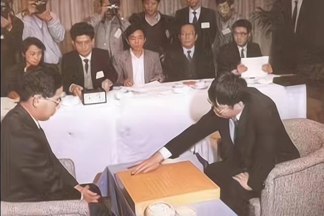 聂卫平被授予“棋圣”称号，*小平邓**说：圣人难当，还是当老百姓好