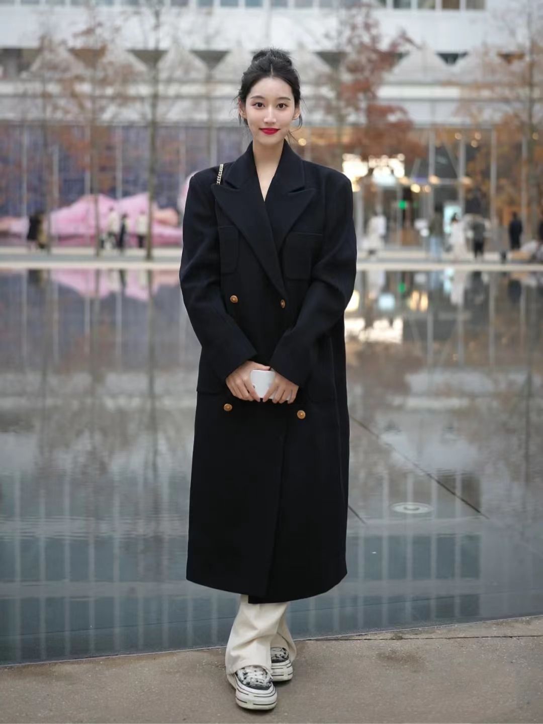 流行的运动鞋怎么搭配衣服,运动鞋秋季版怎么搭配衣服