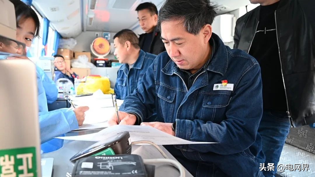 电网公司学习雷锋精神,供电公司青年职工发扬雷锋精神