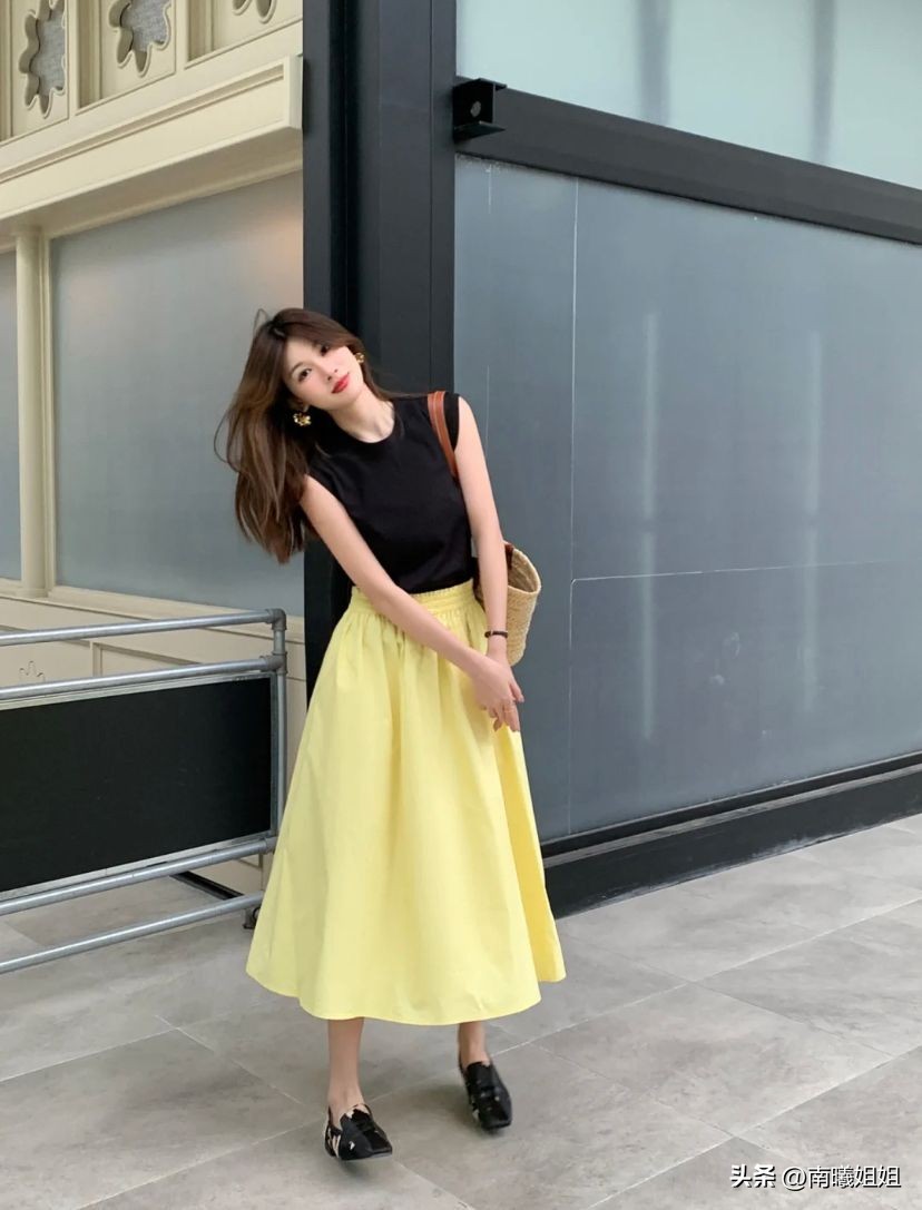 不想露肉这么穿凉快显瘦又时髦,夏季女装这样穿遮肉显瘦显年轻