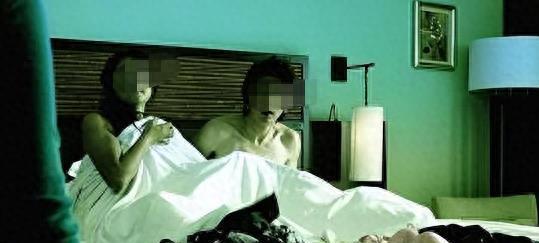 警方当场抓获狡猾女犯罪嫌疑人,警方抓获犯罪女性