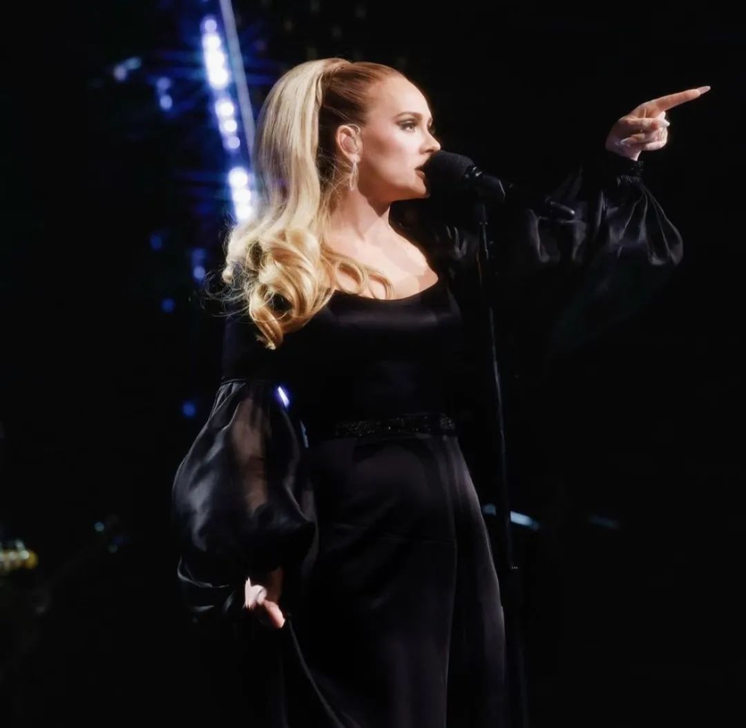 穿人字拖穿出女神范儿,穿人字拖的小姐姐