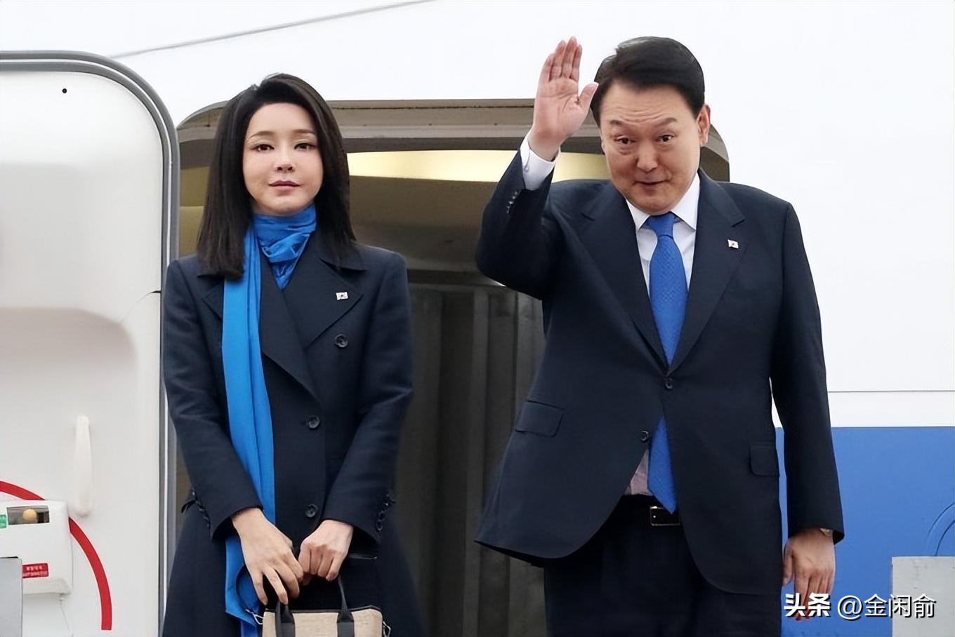 韩第一夫人穿军装被批抢总统风头,韩第一夫人穿军装被批