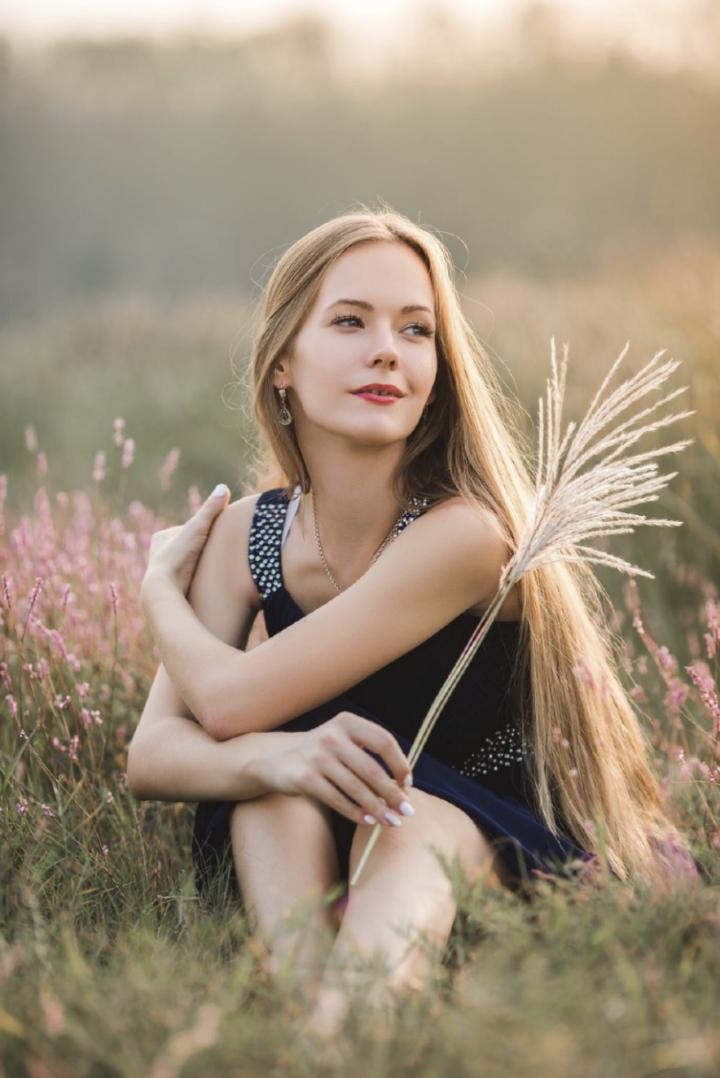 大量俄罗斯美女涌入东莞，身材高挑浓妆艳抹，她们靠什么谋生？