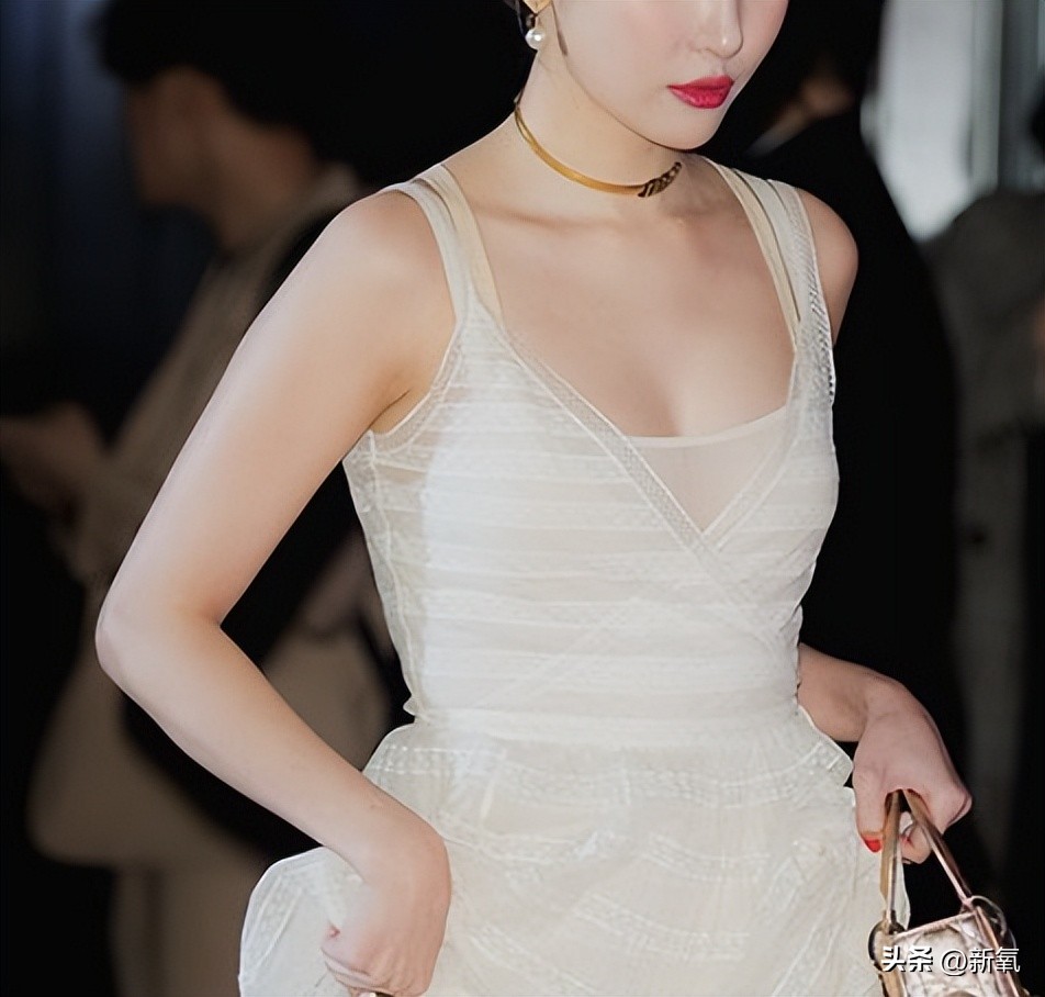 胸部略微下垂,胸部有时变大有时变小怎么回事