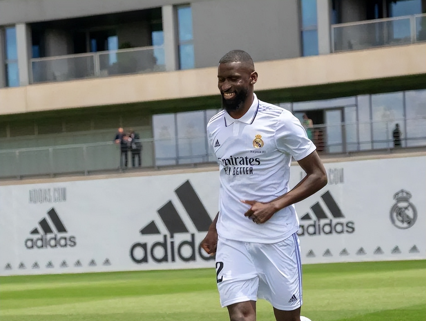 吕迪格皇马受伤,曝吕迪格左大腿受伤并不严重