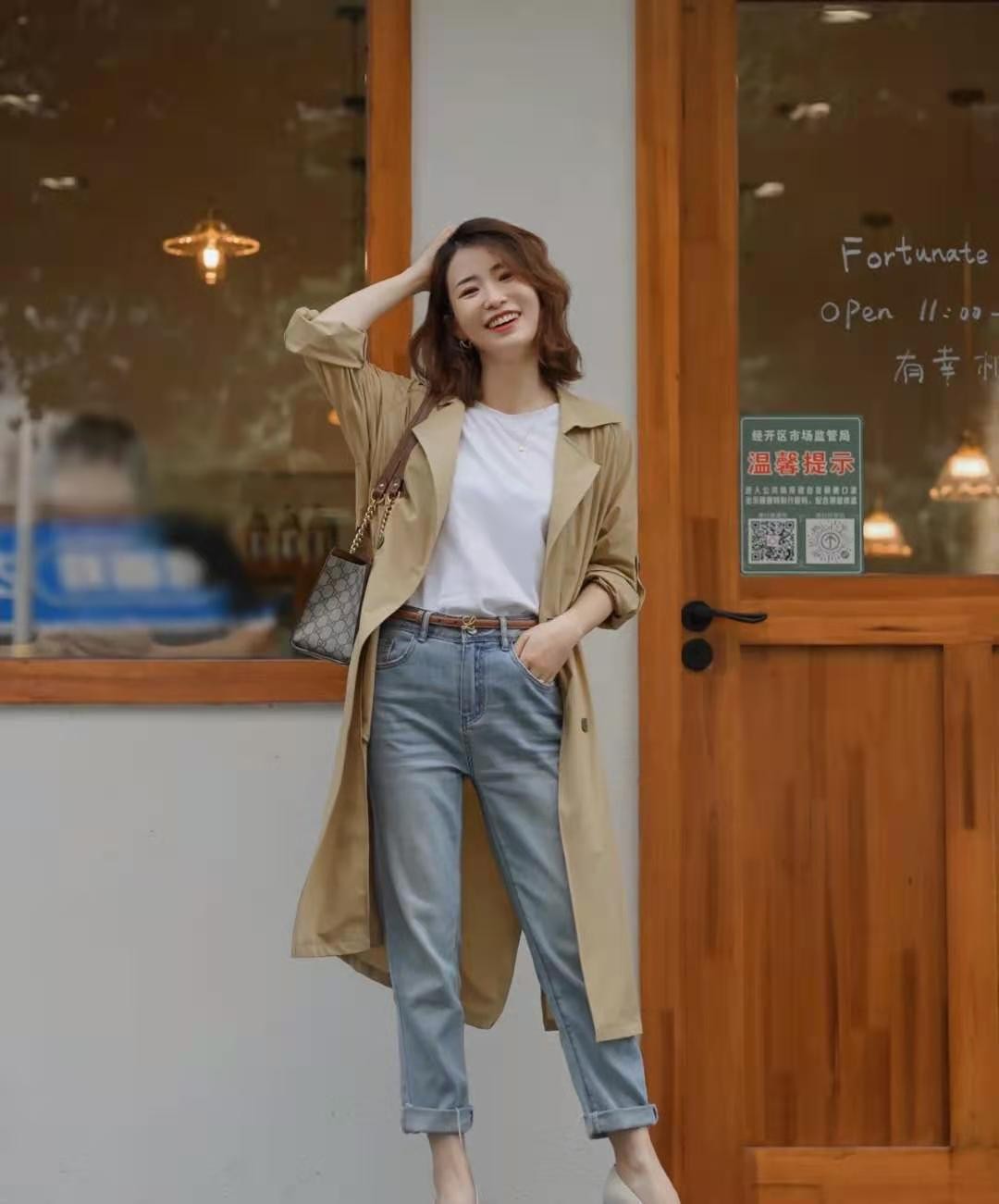 12-15岁高档女大童风衣内搭连衣裙,风衣里边应穿什么内搭卡其色