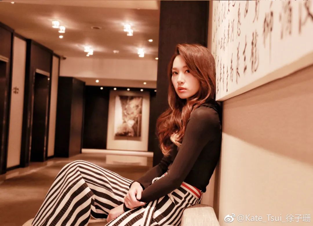 港姐冠军被骂出娱乐圈,24岁港姐冠军入行两年备受力捧