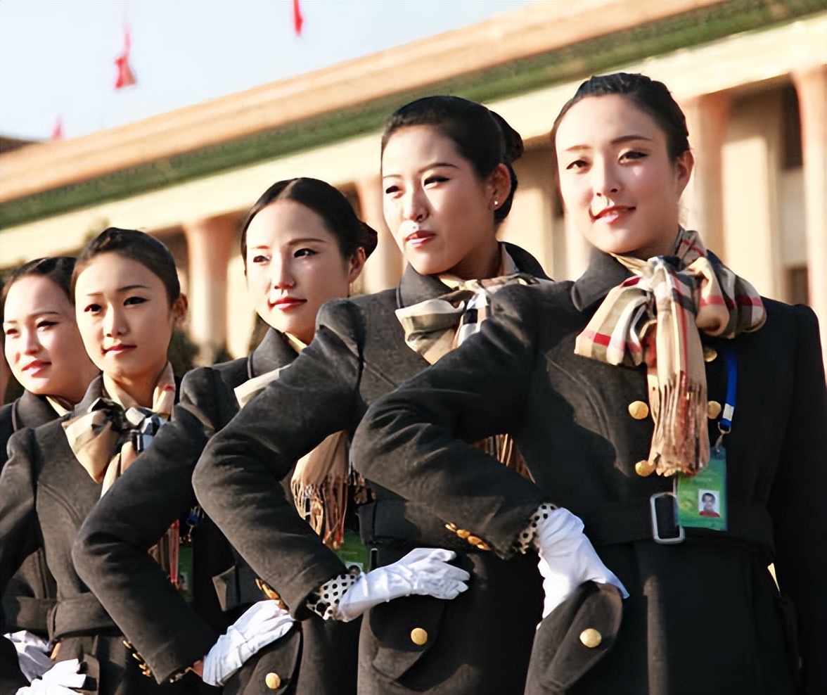 人大会堂服务员多少年换一次,大会堂服务员为啥四年一换