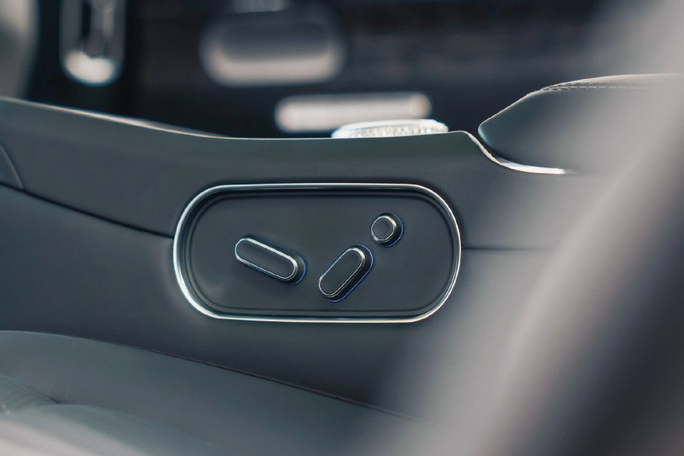 海川品车评测,捷尼赛思g90加长版试驾