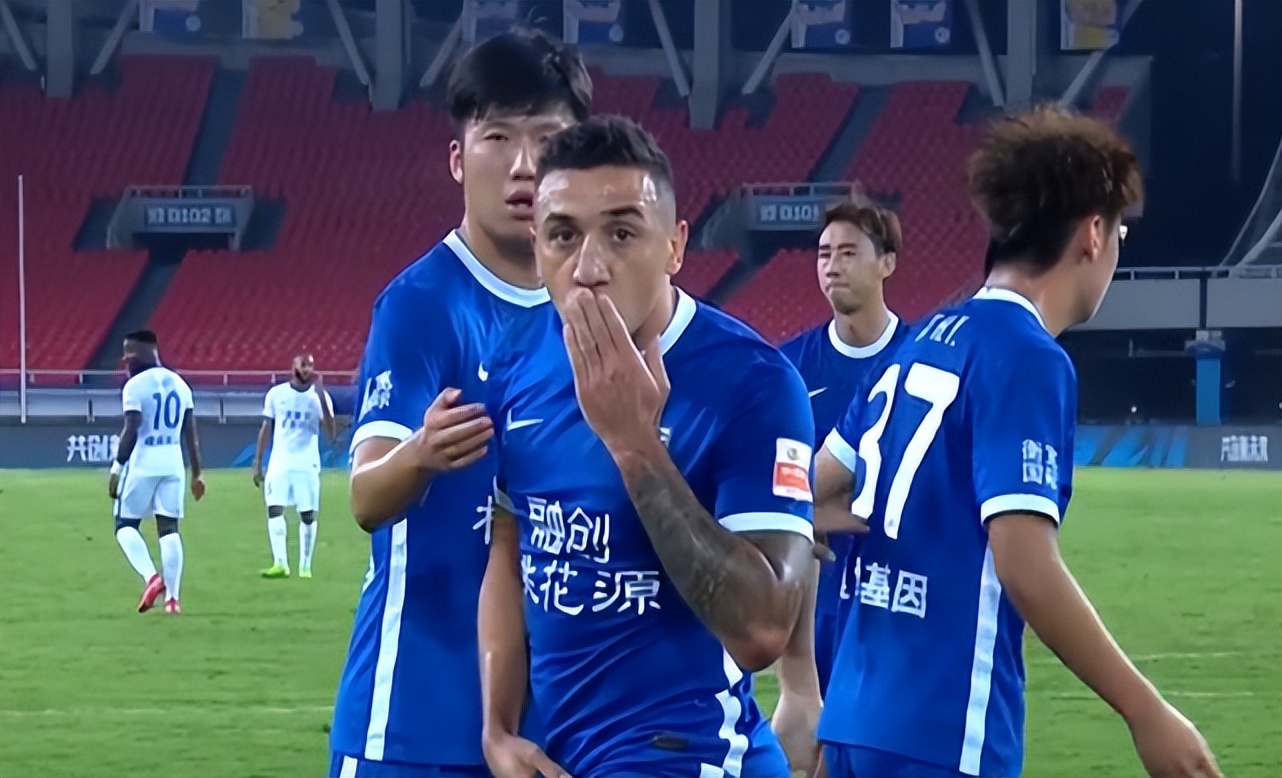 中超最新积分榜武汉三镇领跑,中超积分榜泰山输的三场球