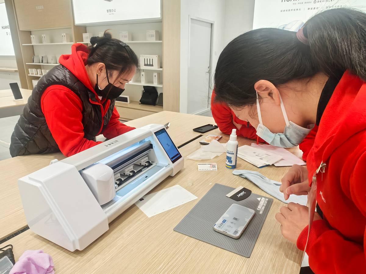 贴膜生意越来越难做？捷客特推出智能切膜机，解决库存烦恼！