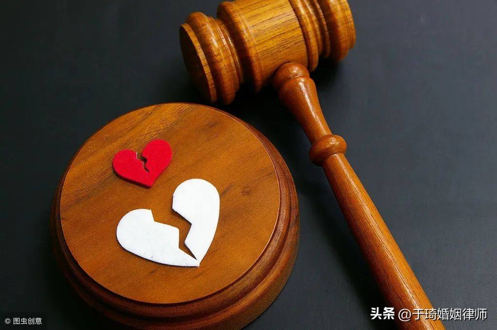 自己出轨被老公家暴后应该离婚吗,家暴出轨该怎么离婚