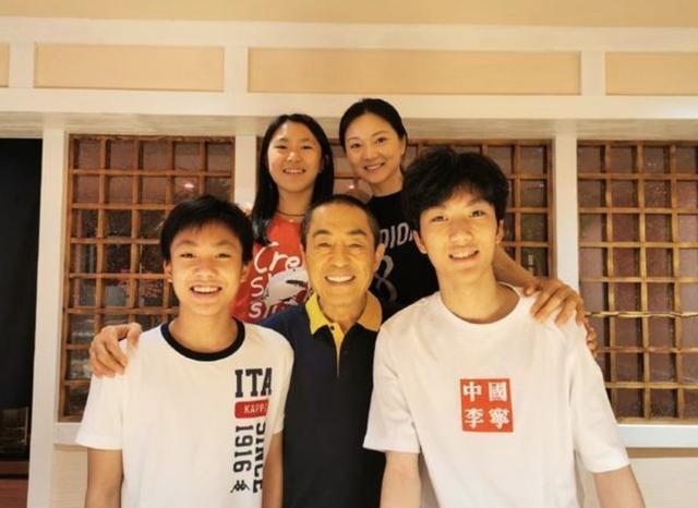 娱乐圈父女恋靠谱吗？张纪中护妻，张艺谋交罚款，钢琴家81岁当爸