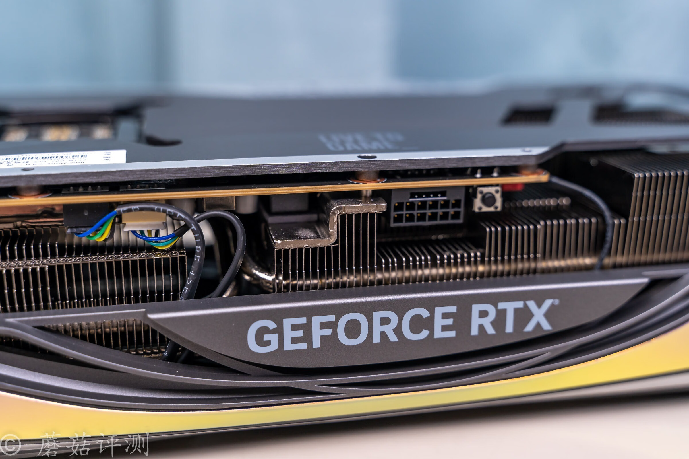 外观精致，散热优秀，适合干活，索泰RTX4090AMP显卡评测