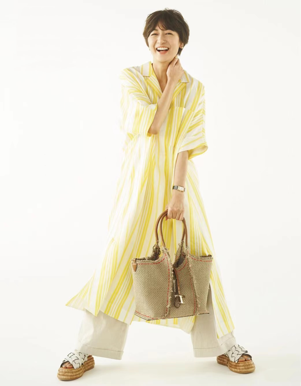 冬季的配色穿搭让你轻松提升气质,搭配推荐简约出挑的柔和色系穿搭