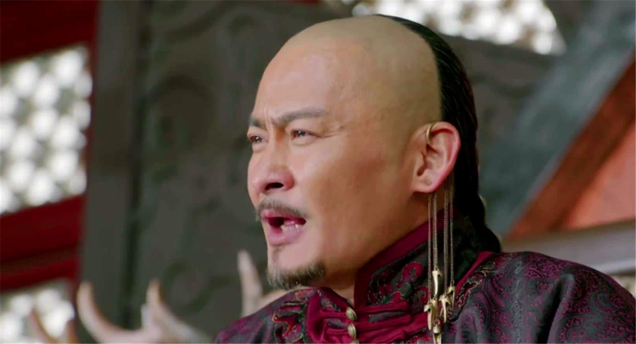 李成梁炫耀脚底有7颗黑痣，贵不可言，小妾：野猪皮脚底有7颗红痣