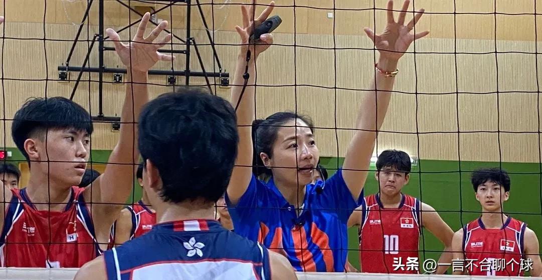 中国女排香港站活动场面,蔡斌和女排队员袁心玥李盈莹