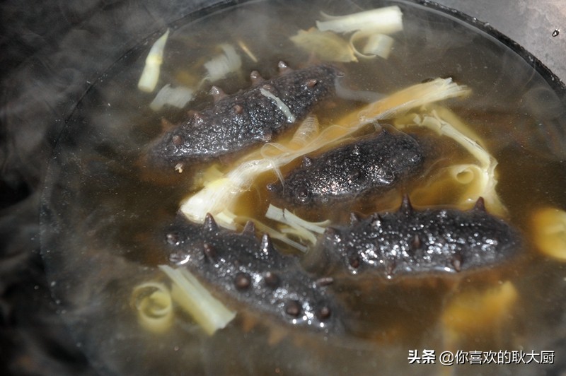 鲁菜正宗京葱爆海参做法,鲁菜大师高炳义制作葱烧海参视频