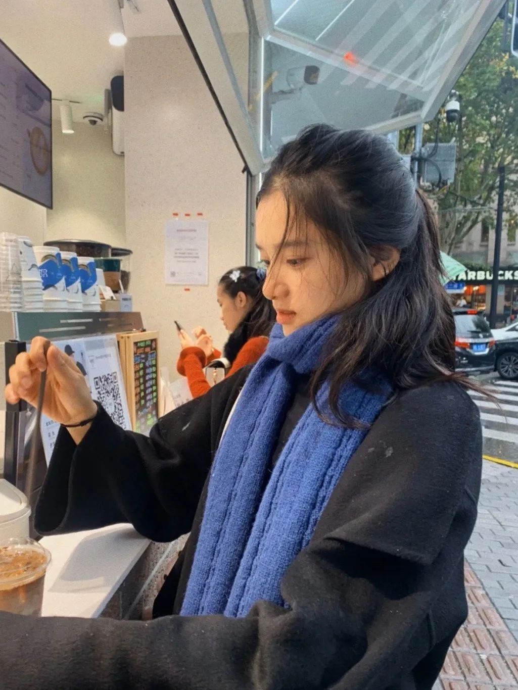 大衣围巾冬天最慵懒时髦的组合,大衣围巾入冬王炸组合