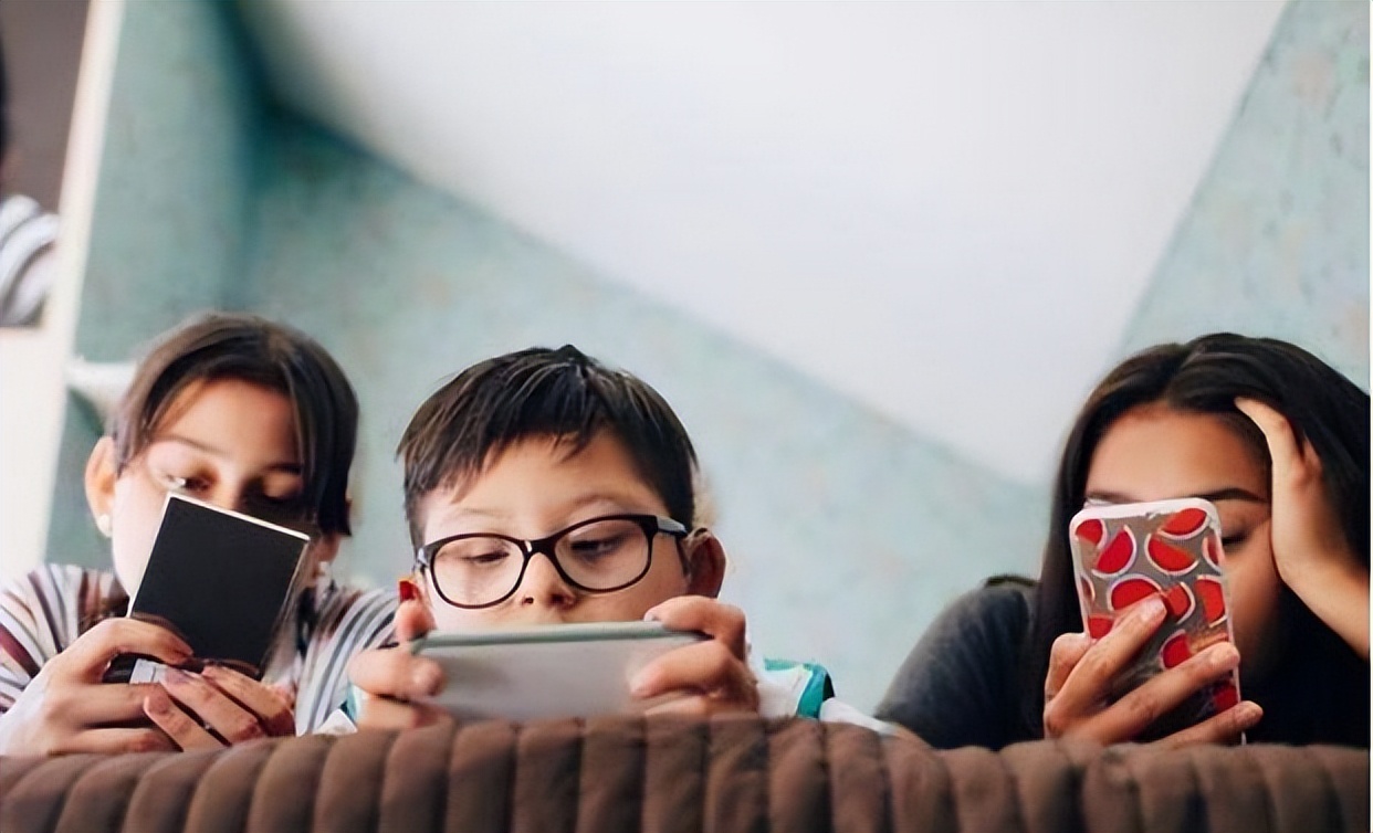 玩耍是孩子的天性,放纵任性是儿童的权利