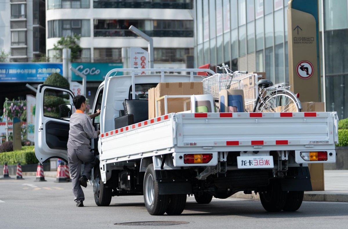 五菱龙卡厢式货车货箱内部尺寸,五菱龙卡货车3米8