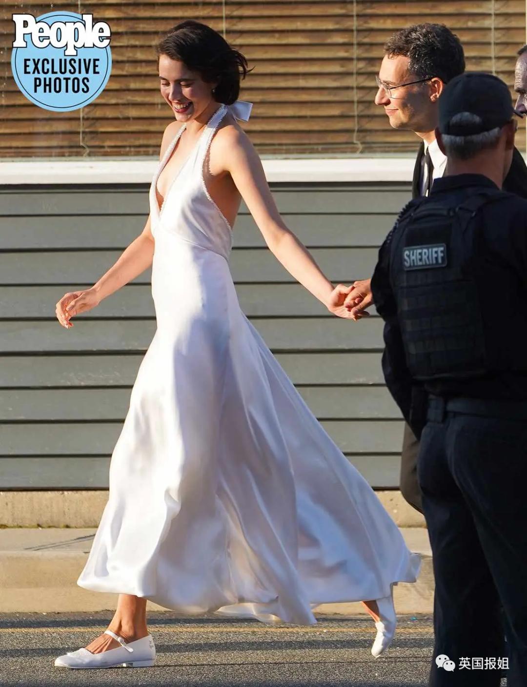 霉霉演唱会美国小姐开场自我介绍,霉霉与打雷姐现身超级碗